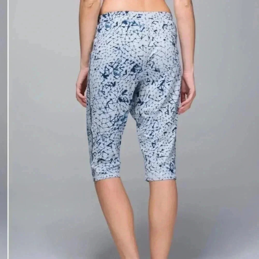 Lululemon Retreat Yoga Crop